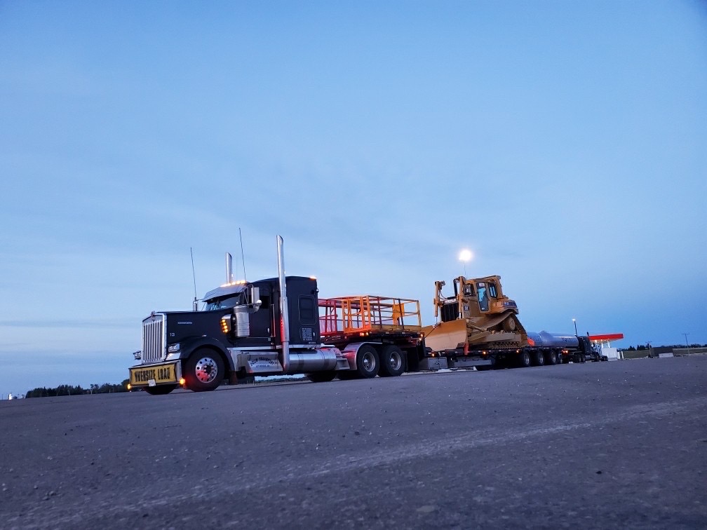 construction-machines-transported-heavy-haul-experts-canada-us-cross-border-shipping