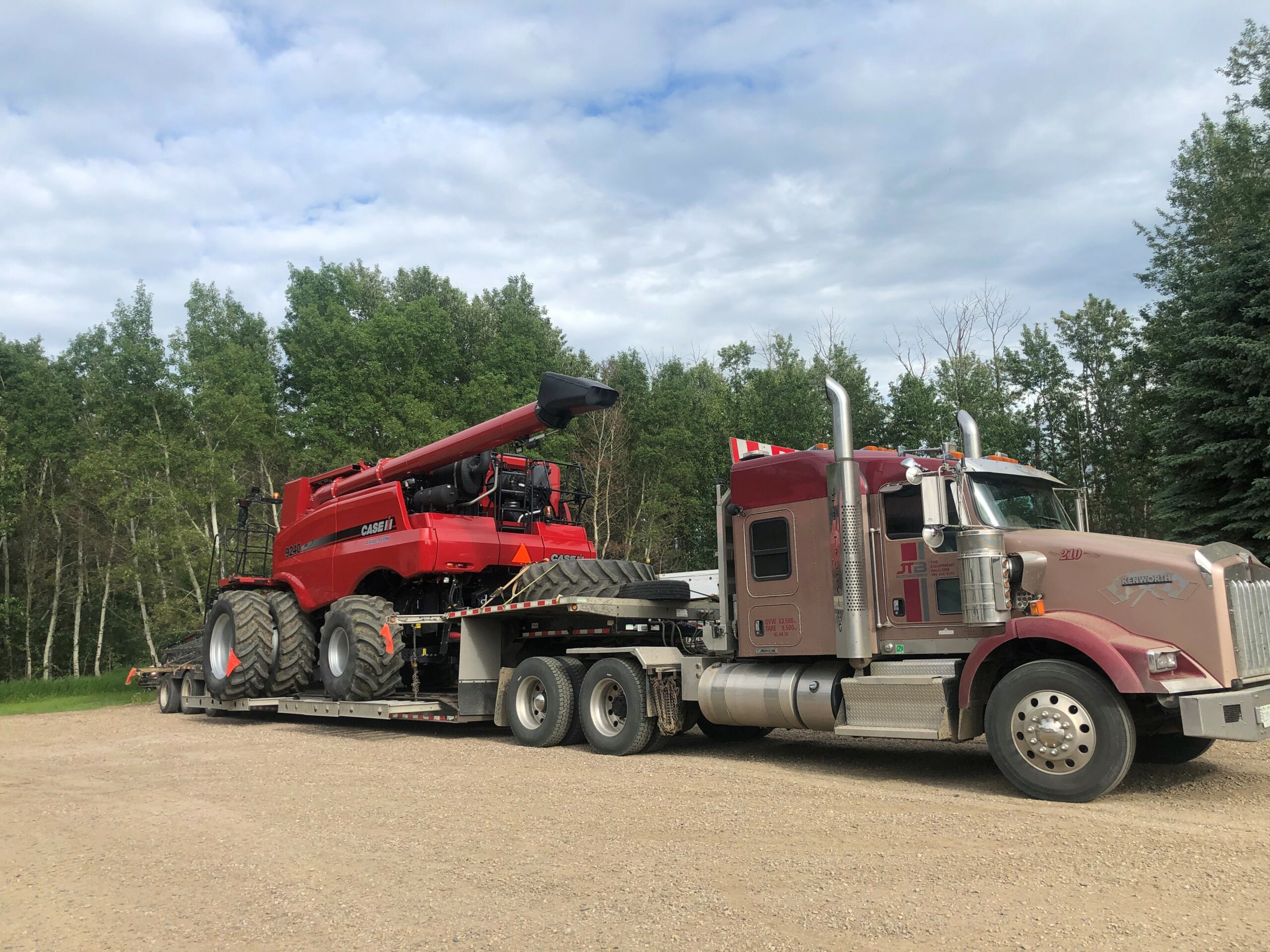 case-combine-haul-expert-truckers-alberta-canada