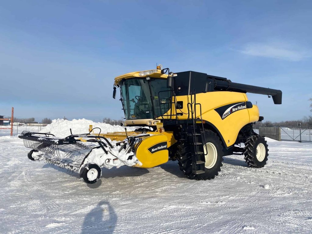 New-Holland-CR960-Combine-dundum-saskatchewan-tilbury-ontario-canada-transport-company