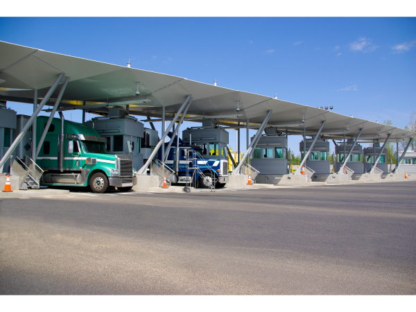 Semi-Trucks-Crossing-Border