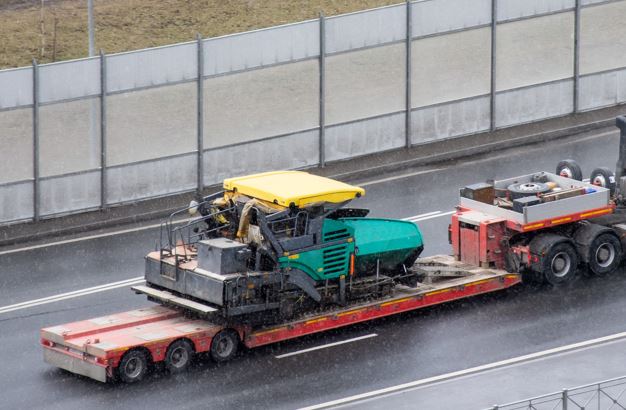 How to Find a Reliable Low-Bed Trucking Company in B.C.
